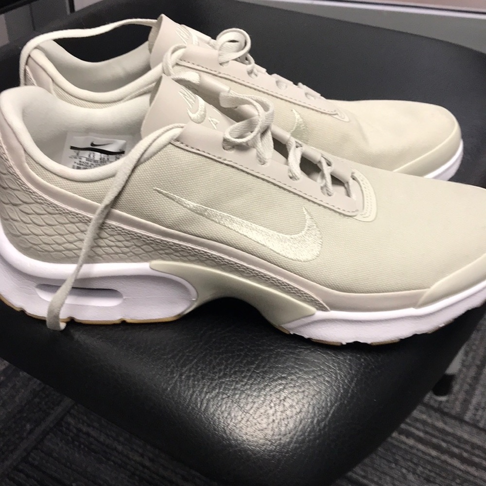 Womens mike sneakers